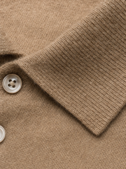 Meridian AirTouch Polo – Sandstone – close-up detail