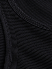 Essential Sculpt Fit Vest - Black – close-up detail